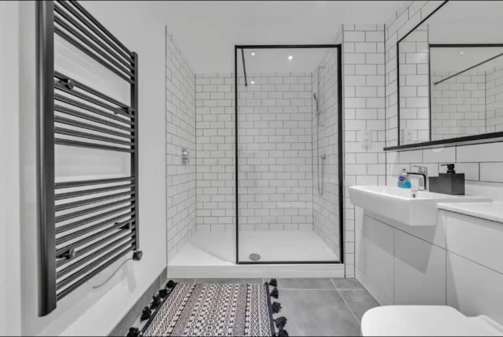 Deluxe 1 Bed In Colindale Wembley With Freewifitv Apartment London Ngoại thất bức ảnh