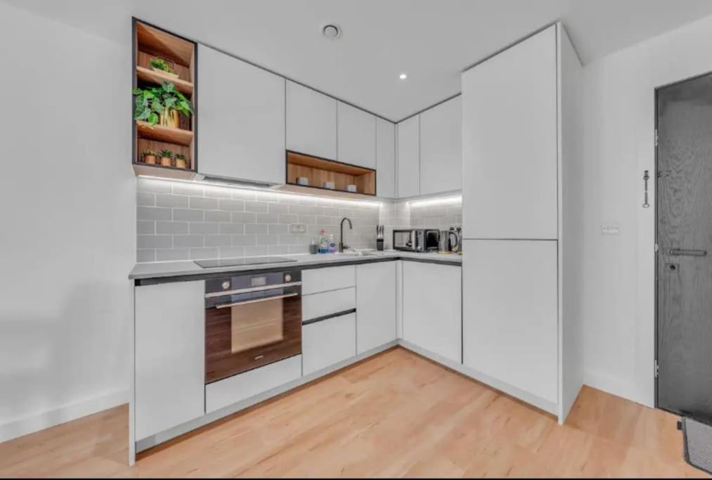Deluxe 1 Bed In Colindale Wembley With Freewifitv Apartment London Ngoại thất bức ảnh
